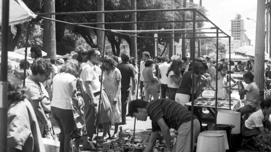Praça da Liberdade - Feira Hippie anos 70 ( Foto/Google)